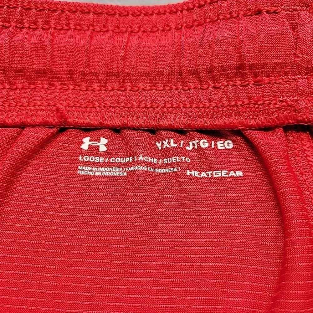 Under Armour Shorts Boys YXL Red Heatgear Athletic Gym Basketball Activewear